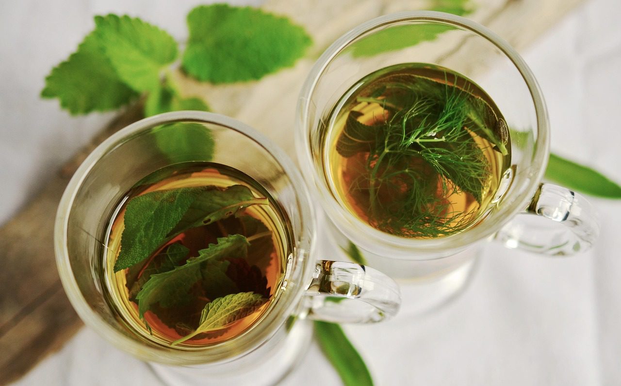 Kraeutertee Kräutertee